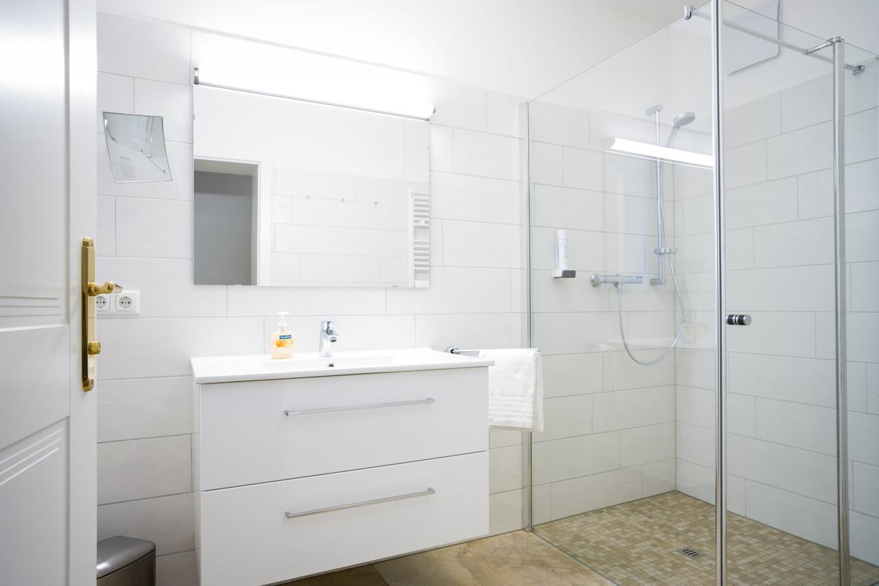 View Julia By We Rent