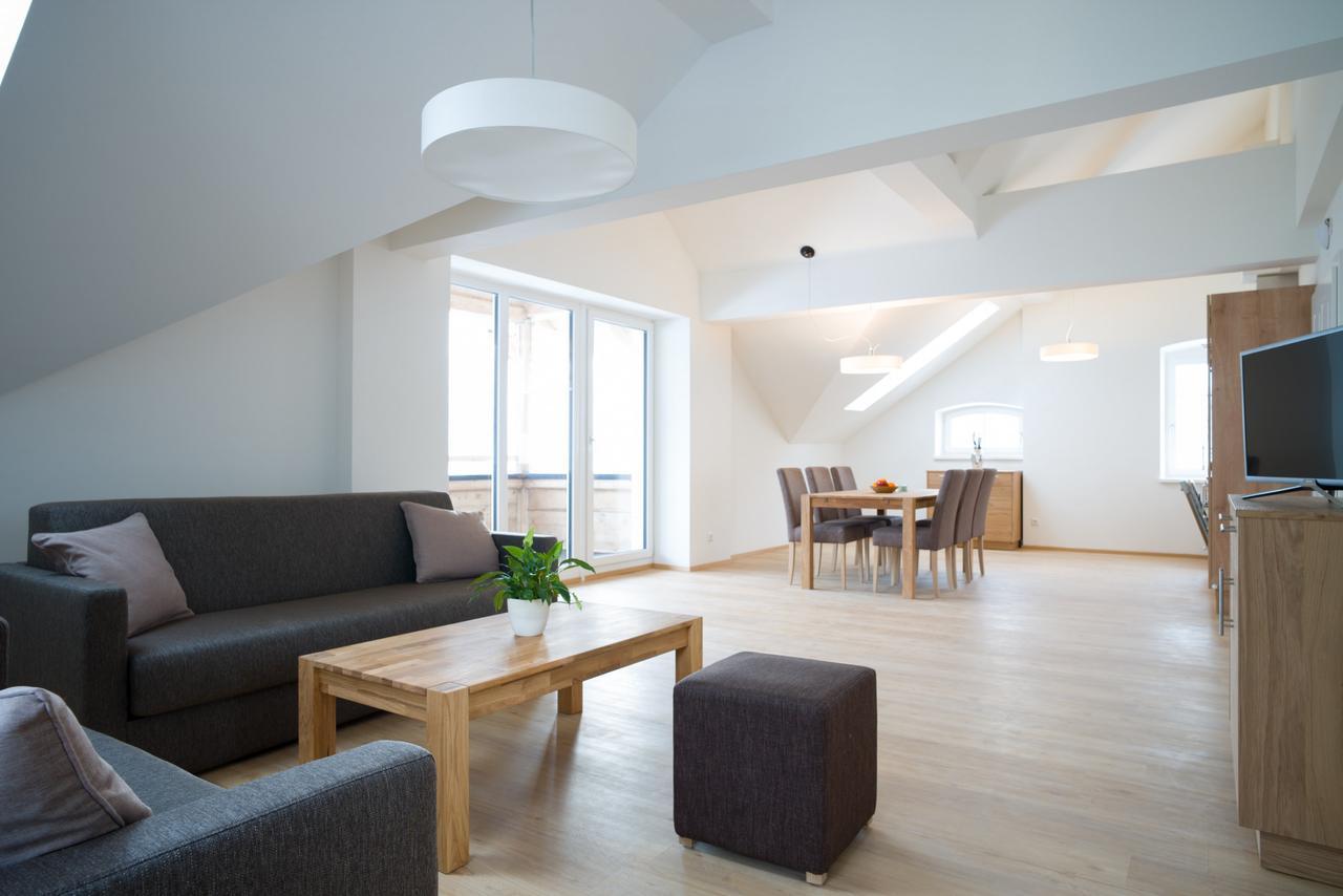 View Julia By We Rent *